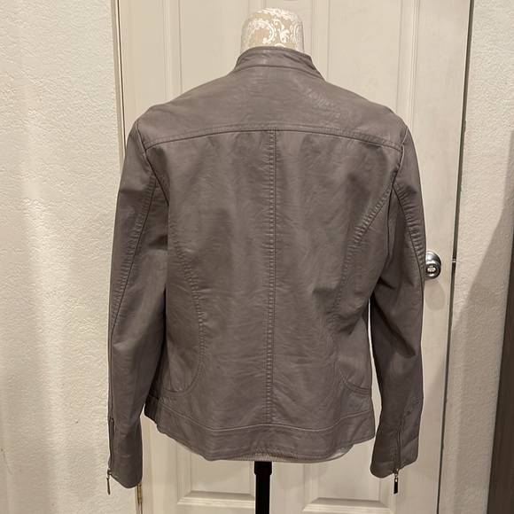 Apt 9 Oatmeal Faux Leather Jacket XL in Excellent Condition - Picture 4 of 7